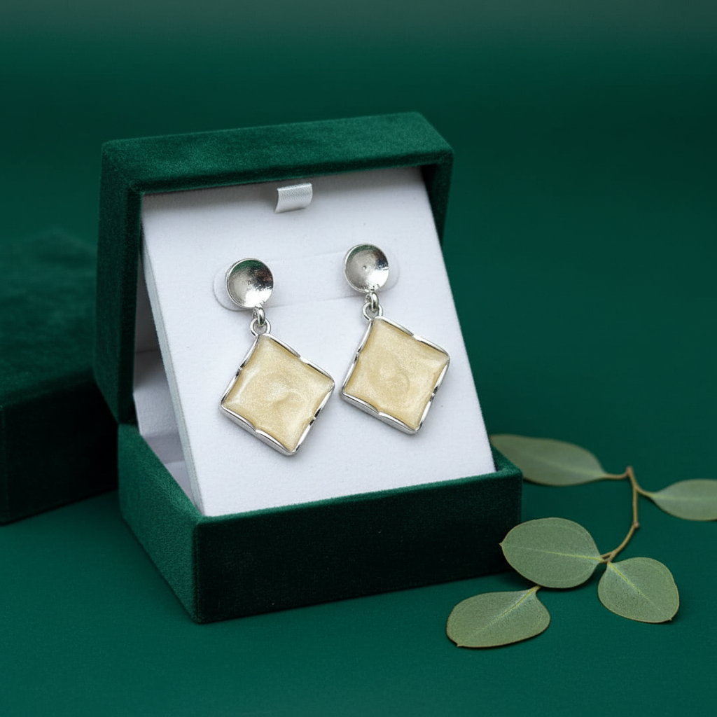 Cream Diamond Earrings - Green Box