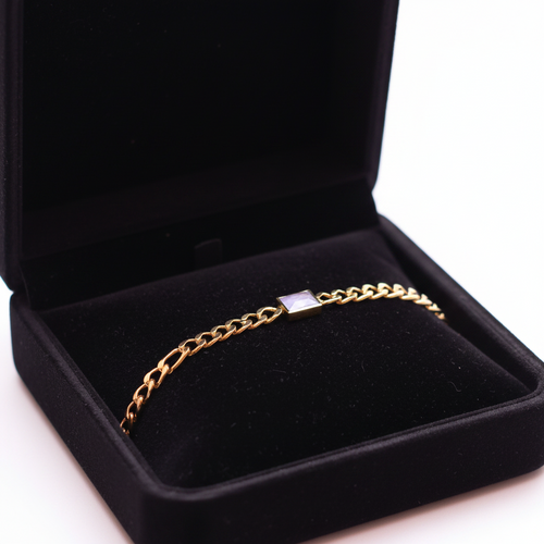 Gold Curb Chain Bracelet with Stone for Women – Luxury Everyday Jewelry